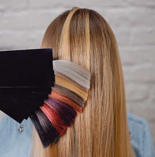 боядисана коса